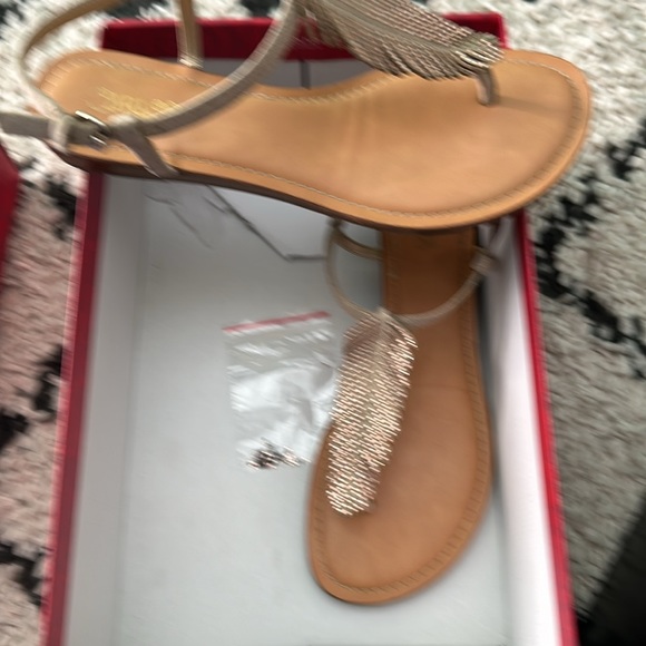 Cute Feather design sandals! - Picture 5 of 5